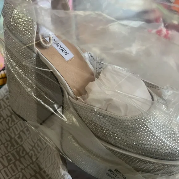 Brand new never worn in box steve madden sparkle silver 5” platform mary janes - Picture 2 of 3